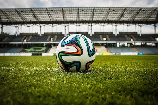 Fußball im Stadion – Symbolbild für Snus im Sport und seine Nutzung durch Fußballer